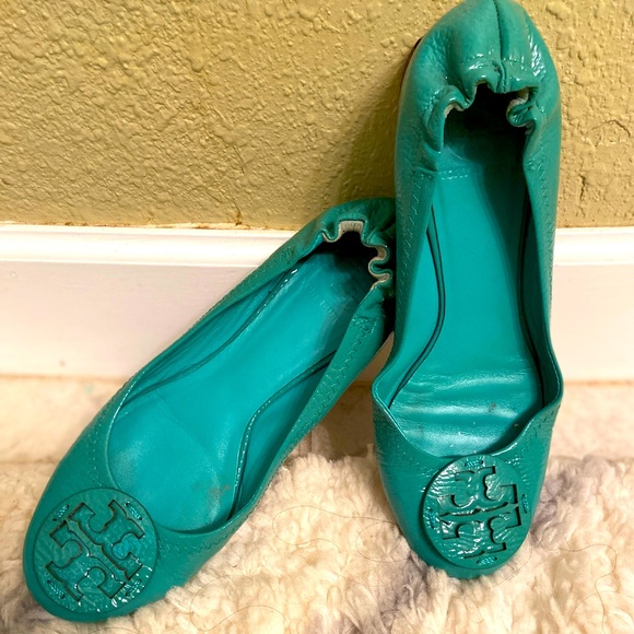 Tory Burch Shoes - Tory Burch Reva Flats in Turquoise Patent Leather Size 7.5
